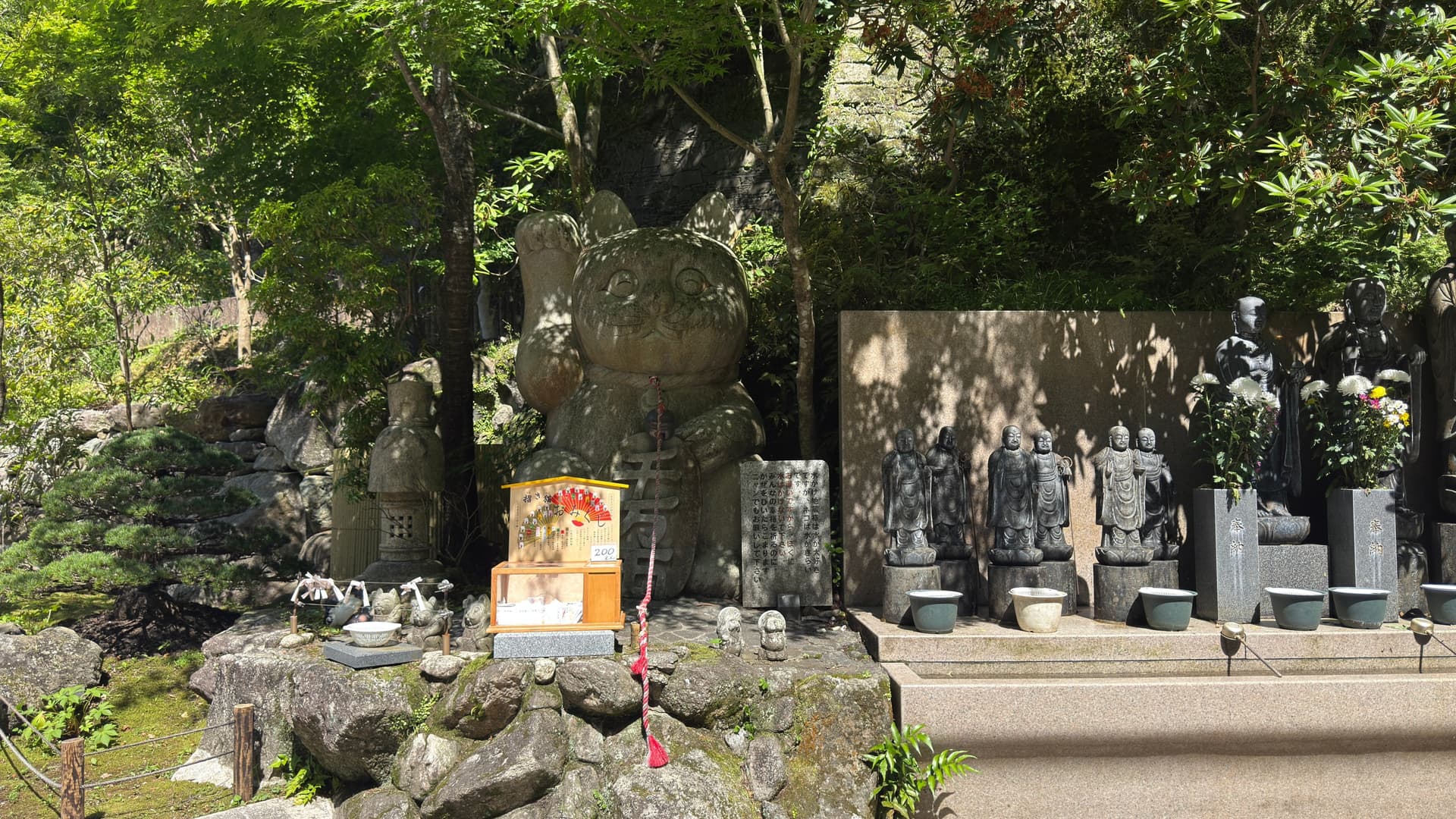 Lucky Cat and Water-Pouring Jizo